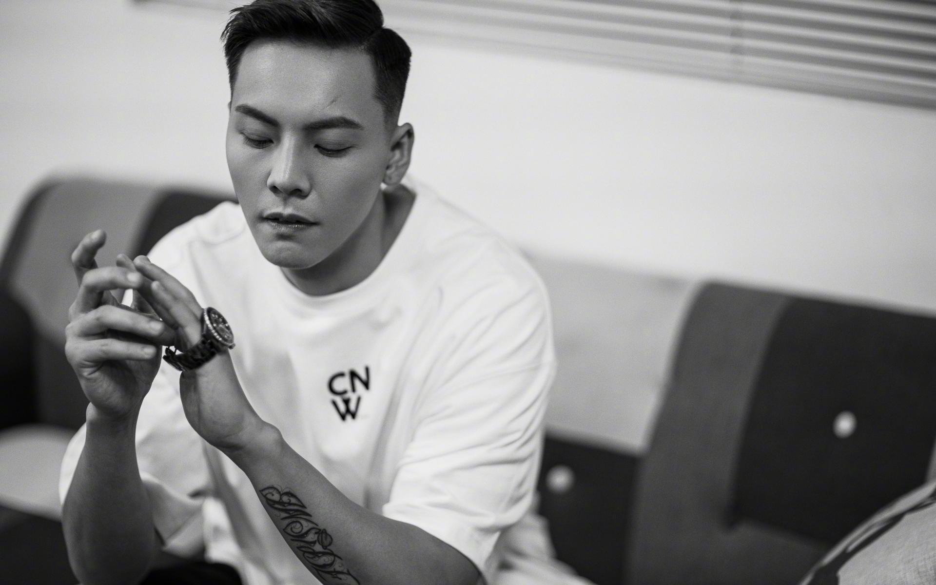 Messaoudi 擅长进攻与防守，身高 215cm 驱动队伍节奏，messi球员