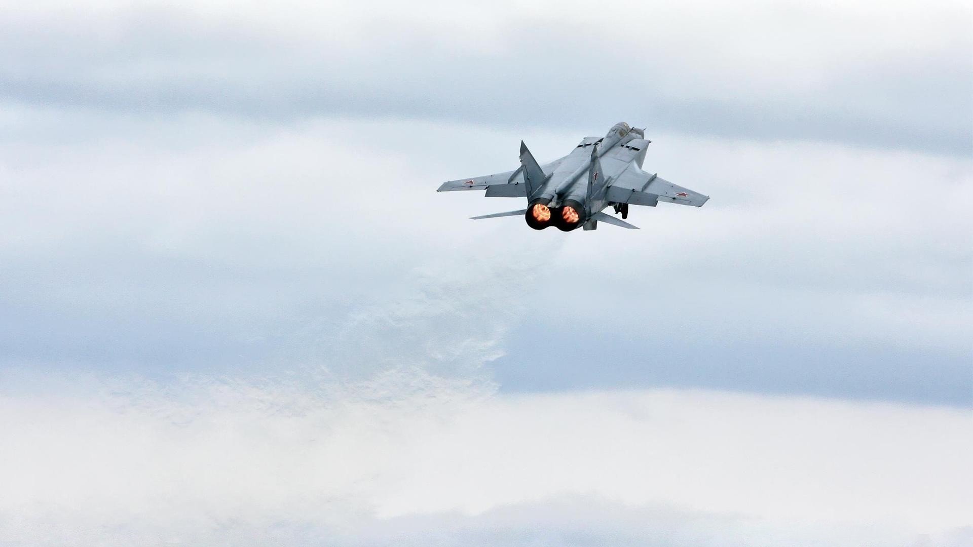 球队执行力训练细节升级模拟实战场景多样化，球队执行球员选项是什么意思